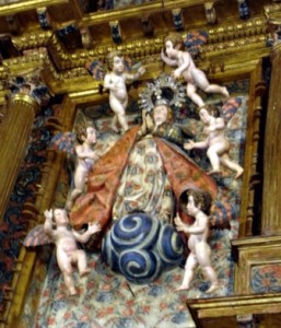 23.- Grupo escultórico de la Asunción de la Virgen
